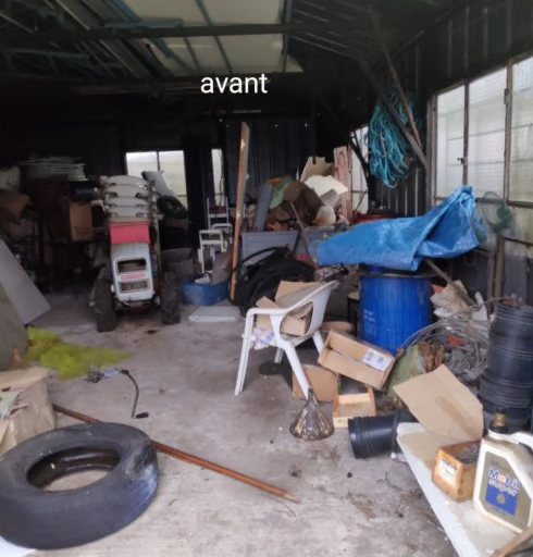 Débarras complet d'un hangar professionnel — avant intervention